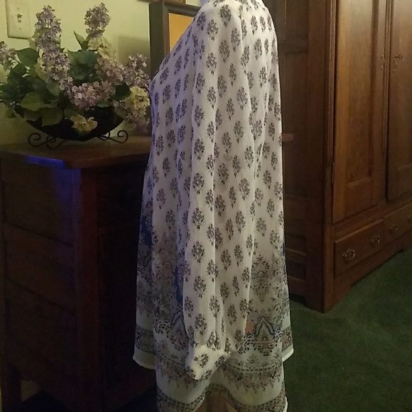 🌼🌼🌼🌼🌼 SOLD PLUS women's top - Picture 2 of 7